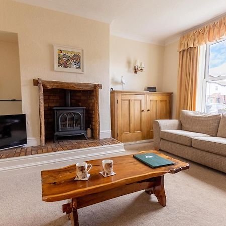 Fir Tree Cottage - Cosy 3 Bed Cottage In Penrhyn Bay With Beautiful Sea Views And Access To Snowdonia Rhôs-on-Sea Dış mekan fotoğraf