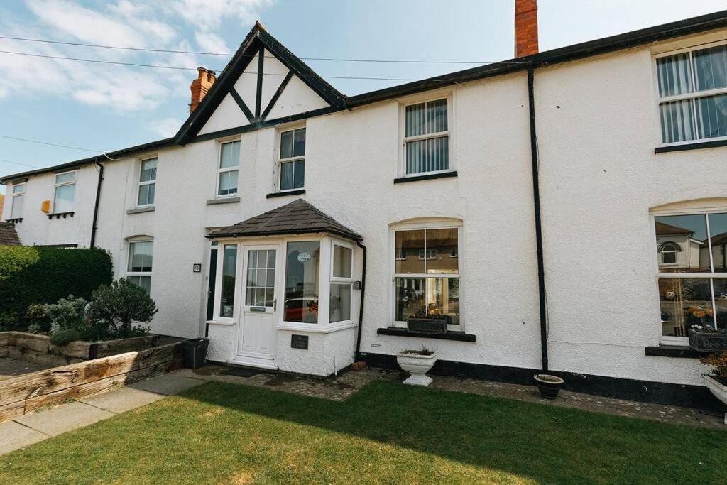 Fir Tree Cottage - Cosy 3 Bed Cottage In Penrhyn Bay With Beautiful Sea Views And Access To Snowdonia Rhôs-on-Sea Dış mekan fotoğraf
