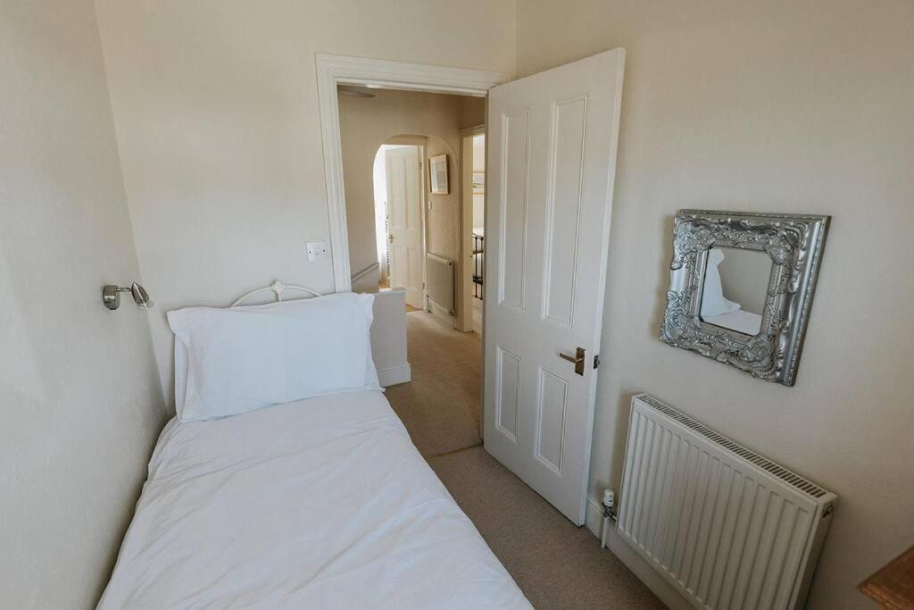 Fir Tree Cottage - Cosy 3 Bed Cottage In Penrhyn Bay With Beautiful Sea Views And Access To Snowdonia Rhôs-on-Sea Dış mekan fotoğraf