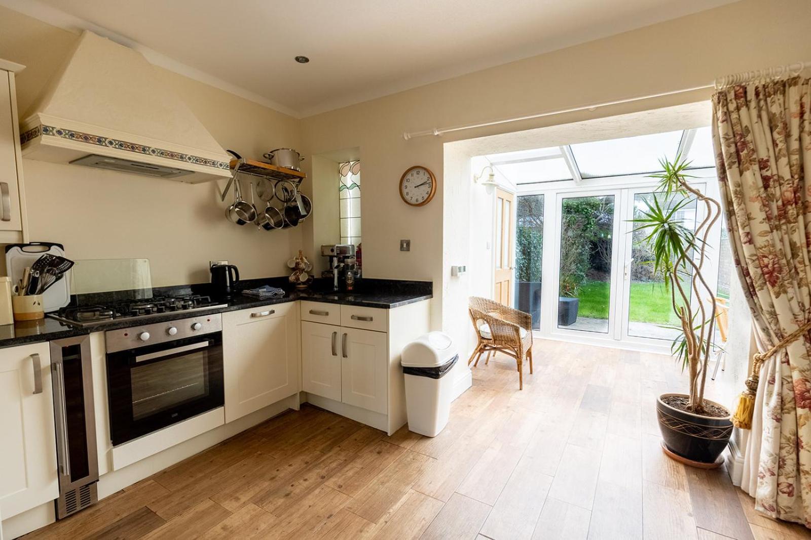 Fir Tree Cottage - Cosy 3 Bed Cottage In Penrhyn Bay With Beautiful Sea Views And Access To Snowdonia Rhôs-on-Sea Dış mekan fotoğraf